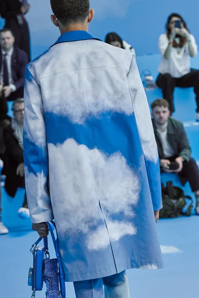 Look 125